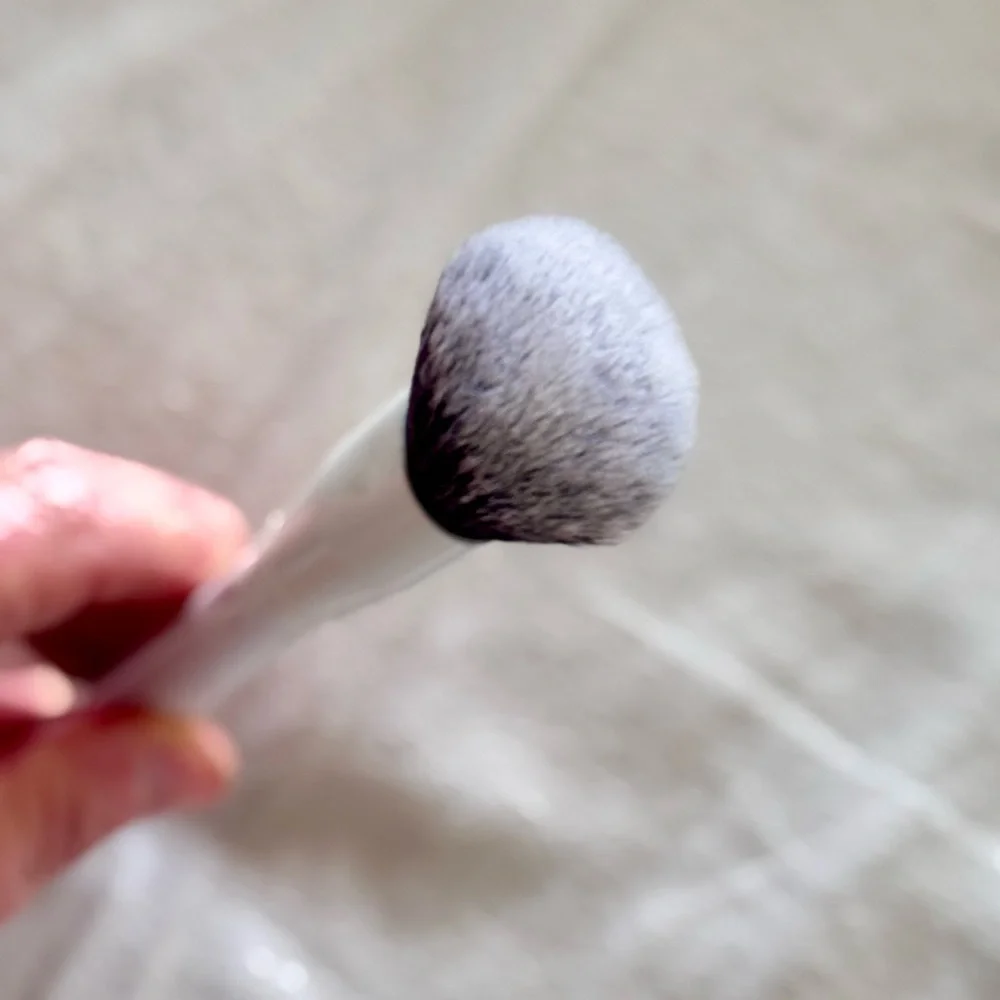 CROWN White Makeup Brush Blush Brush